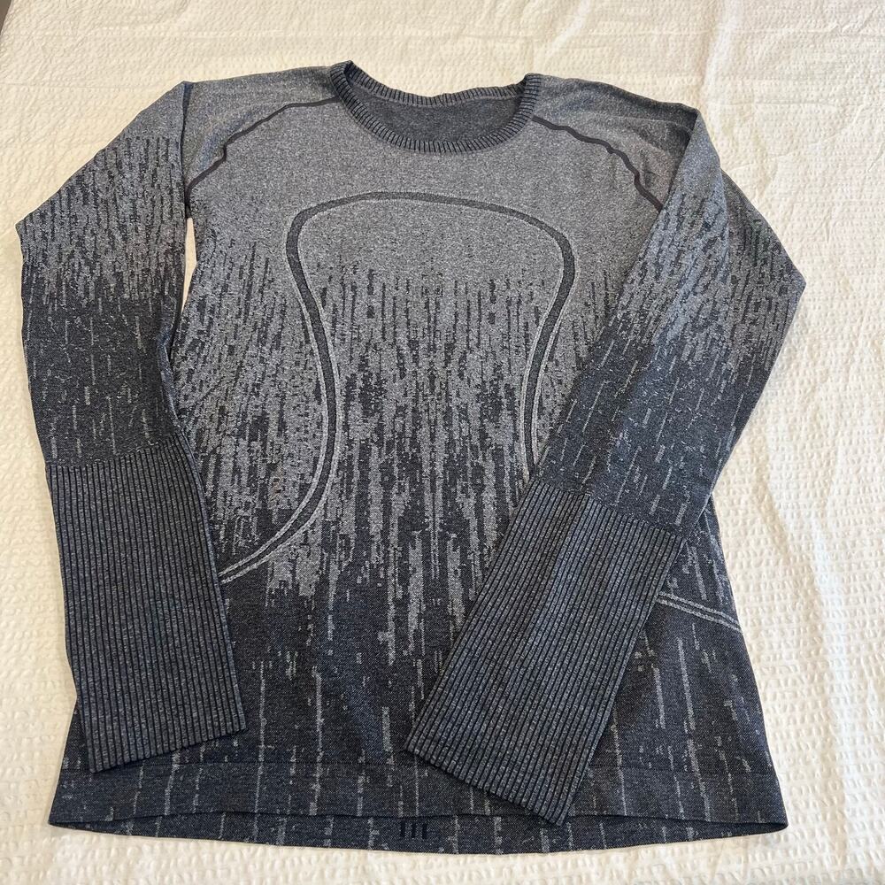 Lululemon Run: Swiftly Tech Long Sleeve Crew
Heathered Deep Navy size 4/6 women